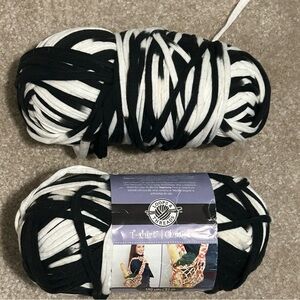 Loops & Threads Black and White T-Shirt Yarn - Bundle of 2 qty